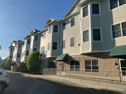 620 Main St, Warwick, RI 02818-3679