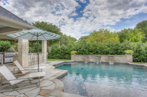 2717 River Forest Dr, Fort Worth, TX 76116-0924