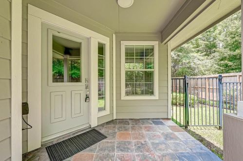 2 Greenwich Pl, Conroe TX  77384-5106 exterior