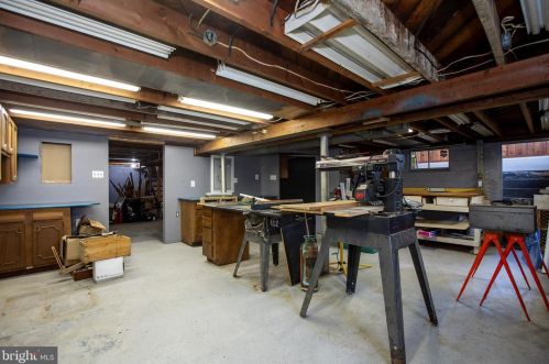 15 Holt Cir, Trenton NJ  08619-1654 exterior