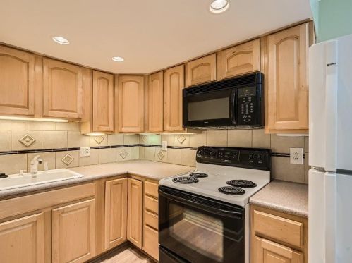 2269 Echo Hl Cir, Atlanta GA  30345-1902 exterior