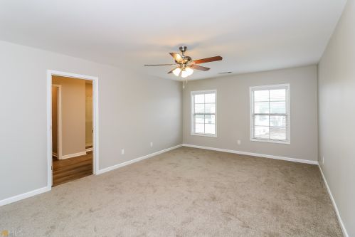 5174 Amberland Sq, Atlanta GA  30349-1696 exterior