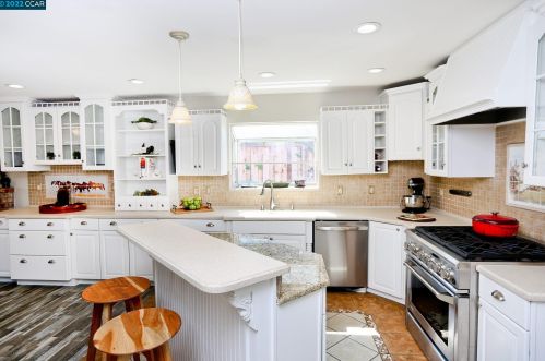 1294 New York Dr, Concord CA  94521-4617 exterior