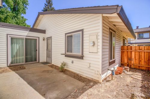 2226 Baywater Ln, Rancho Cordova, CA 95670-4256