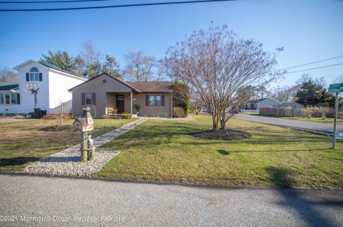 401 Sea Bright Rd, Lacey, NJ 08731-4950