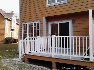 8 Joseph Ct, East Windsor CT  06016-9304 exterior
