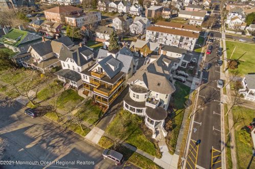 403 2nd Ave, Tinton Falls NJ  07712-6132 exterior