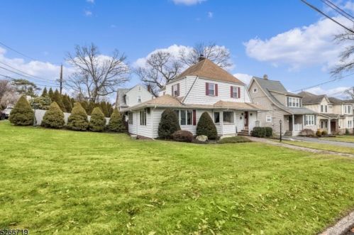 16 Pomander Walk, Nutley, NJ 07110-2421