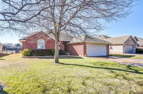 220 Bar Wood Dr, Fort Worth, TX 76179-1731