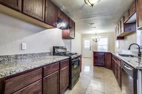 2516 Ryan Ave, Fort Worth TX  76110-2525 exterior