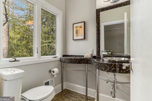 887 Berkshire Rd, Atlanta GA  30324-4929 exterior