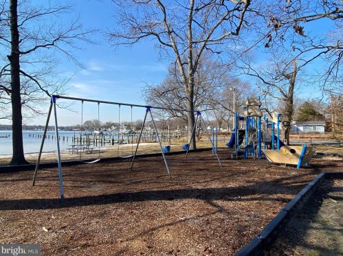 4946 Beech St, Shady Side MD 20764-9666 exterior