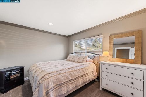 3144 Santa Paula Dr, Concord CA  94518-2821 exterior