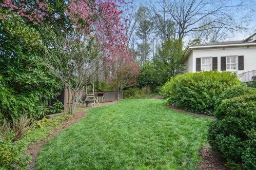 525 Mnr Rdg Dr, Atlanta GA  30305-3512 exterior