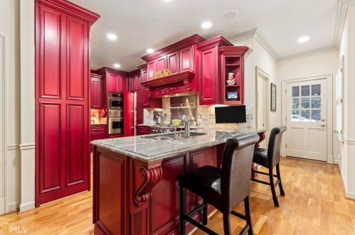 250 Cameron Ridge Dr, Atlanta GA  30328-4709 exterior