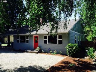 14103 Riv Rd, Portland OR  97267-6431 exterior