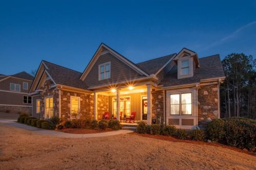 1038 Silver Thorne Dr, Loganville, GA 30052-9288