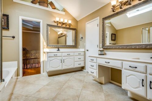 2321 Highland Hts Ln, Carrollton TX 75007-2033 exterior