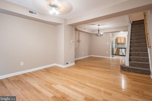 425 Dudley St, Philadelphia, PA 19148-2516