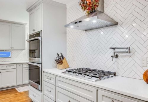 7290 Hunters Br Dr, Atlanta GA  30328-1719 exterior