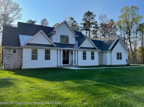 3367 Ridgeway Blvd, Lakehurst, NJ 08759-5011