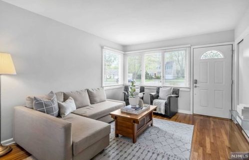 81 Delmar Ave, Ridgewood, NJ 07452-3029