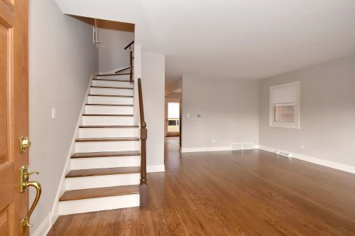 6657 Olmsted Ave, Chicago, IL 60631-1335