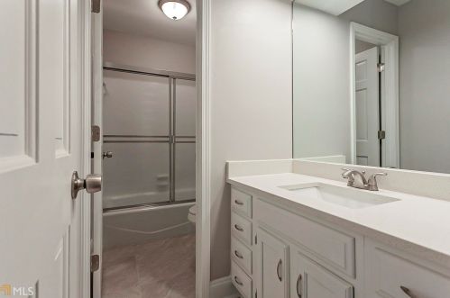 810 Mabry Rd, Atlanta GA  30328-2662 exterior