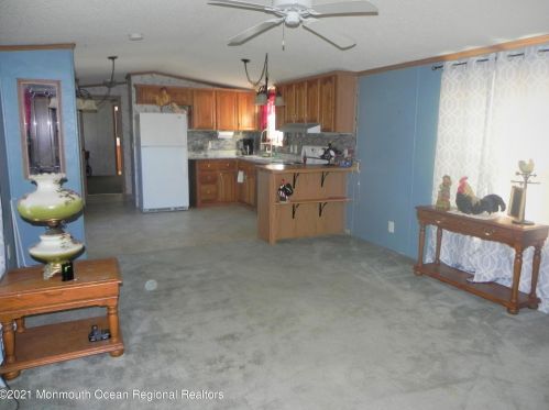 4 Panda Ln, Lakehurst, NJ 08759-3620