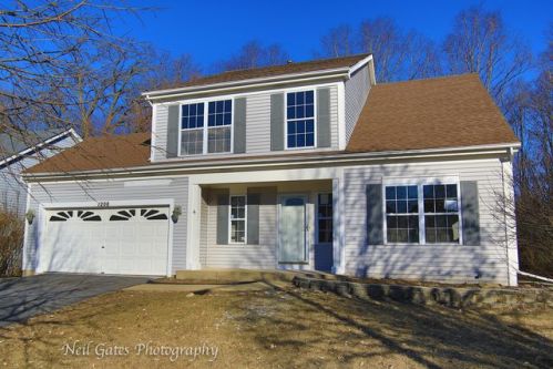1208 Mayfair Dr, Carpentersville, IL 60110-3118