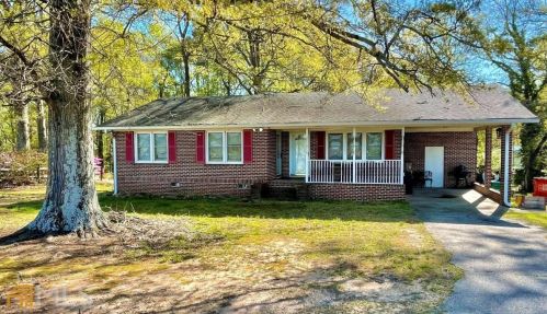 1015 Smith Rd, Hull, GA 30646-3218