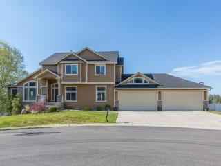 909 Harding Dr, Spokane, WA 99218-4719