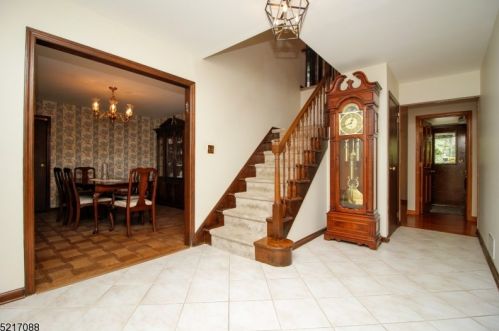 7 Wooded Hl Ln, Dover NJ  07869-3821 exterior