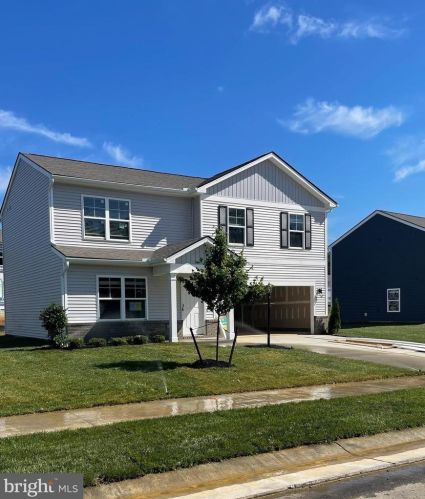 18041 Jackson Dr, Bowling Green, VA 22427-9330