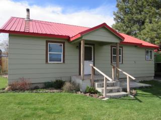 312 Roanoke Ave, Hines OR  97738-2577 exterior