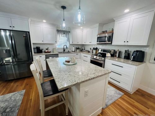 17 Hartshorn St, Killingly CT  06239-4118 exterior