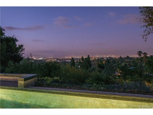16613 Oldham Pl, Van Nuys, CA 91436-3707