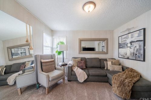 624 15th St, Huntington Beach CA  92648-4048 exterior
