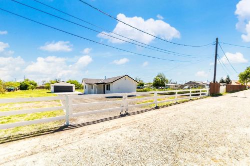 2958 B St, Stockton, CA 95206-3633
