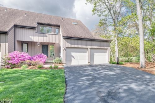 5 Jenni Ln, Morristown, NJ 07960-5962