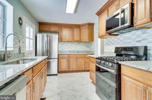 7013 Bradley Cir, Annandale, VA 22003-1800