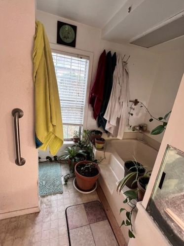 1102 Castile Rd, Austin TX  78733-2518 exterior