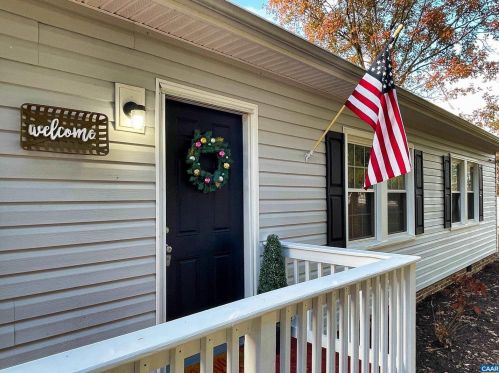 1701 Gum Ave, Grottoes, VA 24441-2255