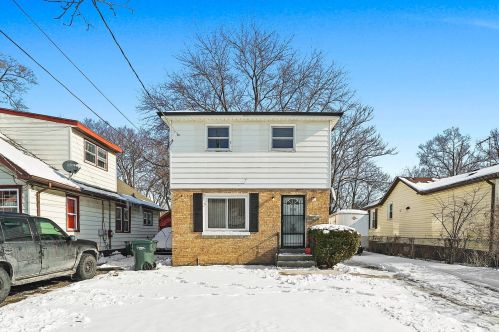 811 Pine St, Waukegan, IL 60085-2855