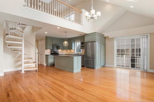 76 New Canaan Ave, Norwalk, CT 06850-2645