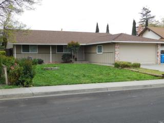 1124 Woodridge Dr, Vacaville, CA 95687-6437