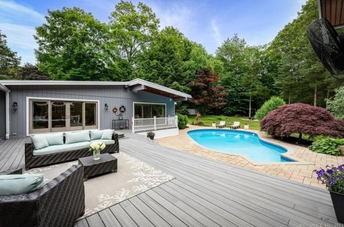 26 Grey Hollow Rd, Norwalk CT  06850-1305 exterior