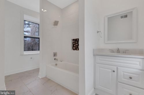 241 Kings Hwy, Tavistock NJ 08033-1981 exterior