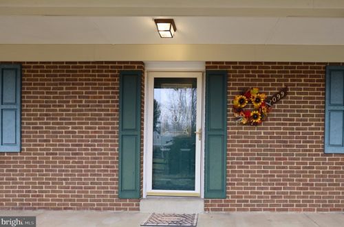 7099 Game Lord Dr, Springfield VA  22153-1312 exterior