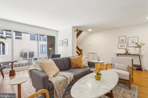 1124 Lombard St, Philadelphia PA  19147-1231 exterior